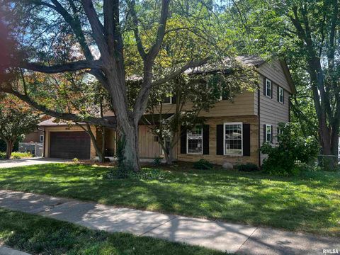 Homes For Sale - 1821 Valle Vista Boulevard<br/> Pekin, IL 61554