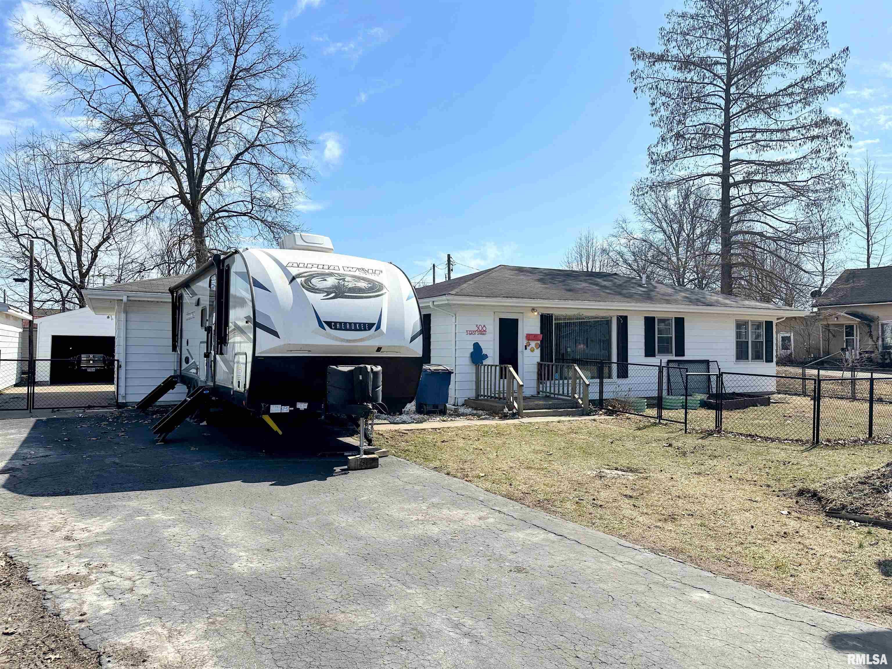 308 S East Street, Pinckneyville, Illinois image 1