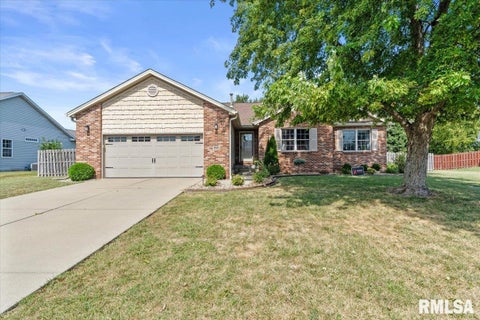 Homes For Sale - 1625 Chancelor Place<br/> Chatham, IL 62629