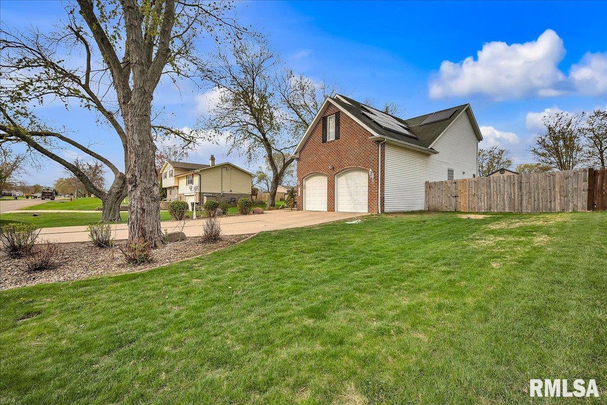 1015 N Country Lane, Peoria, Illinois image 4