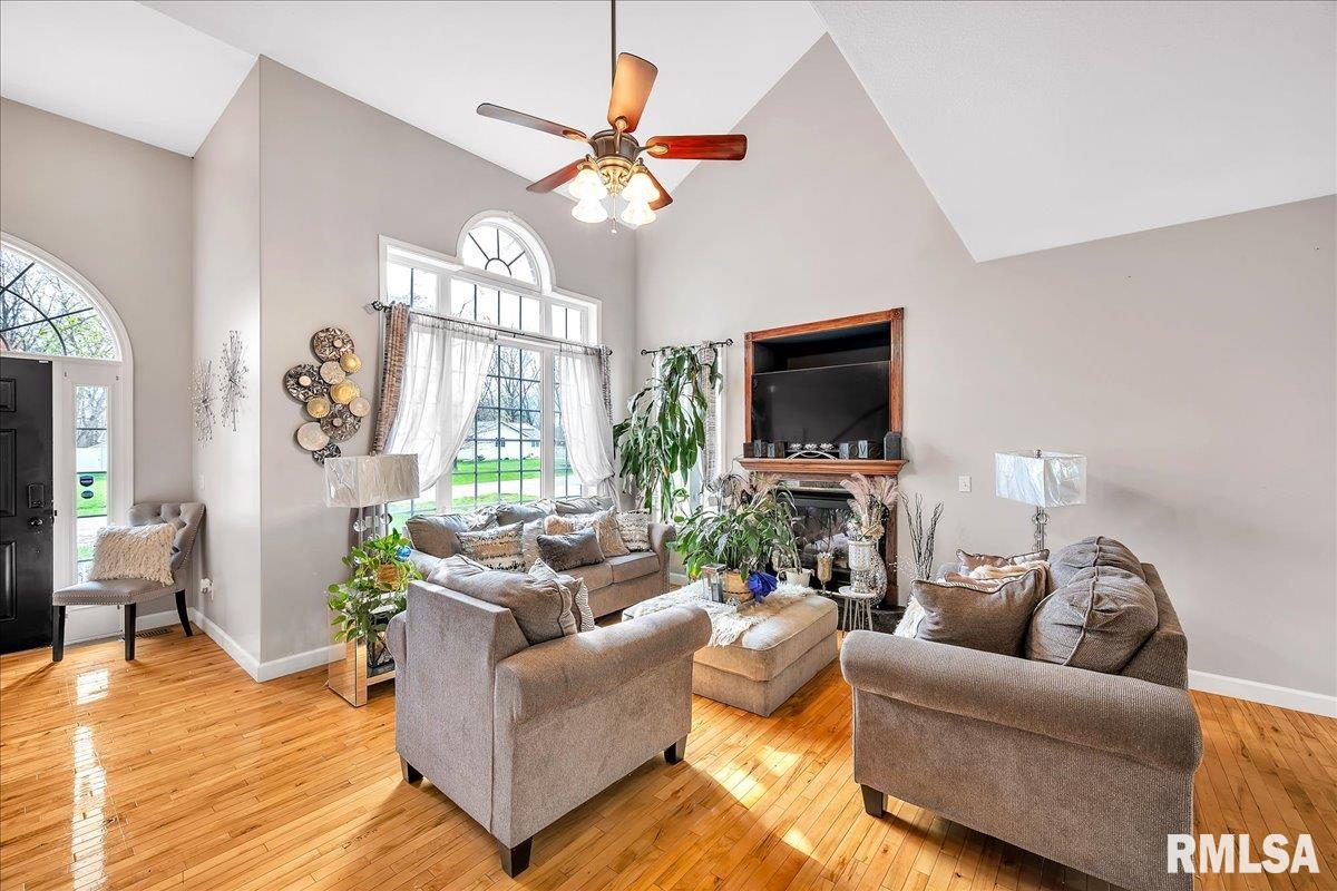 1015 N Country Lane, Peoria, Illinois image 34