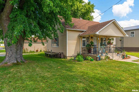 Homes For Sale - 1502 Delavan Street<br/> Lincoln, IL 62656