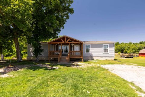 Homes For Sale - 18057 Dwina Road<br/> Williamson County, Thompsonville, IL 62890