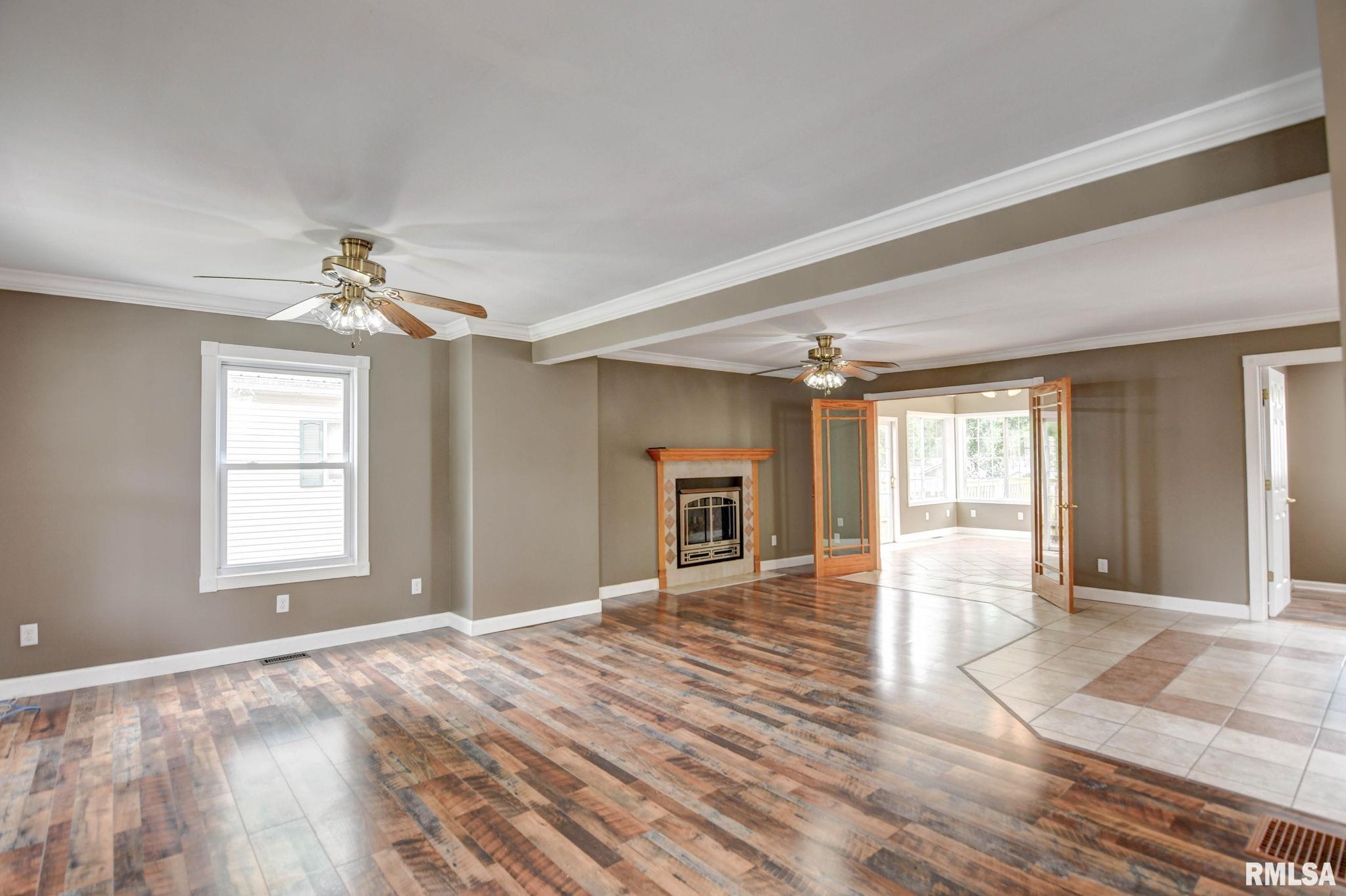 909 E Ash Street, Taylorville, Illinois image 18