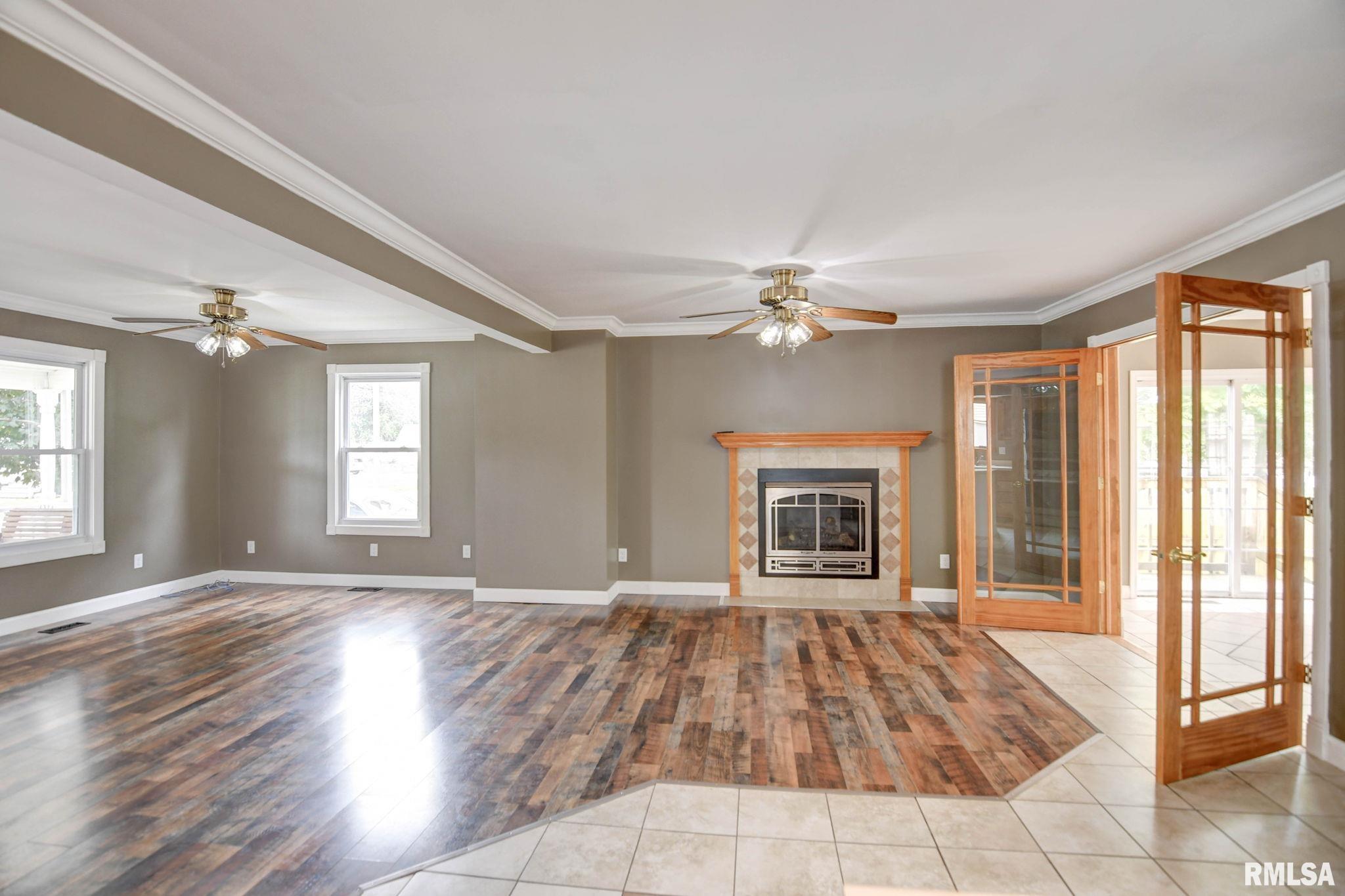 909 E Ash Street, Taylorville, Illinois image 13