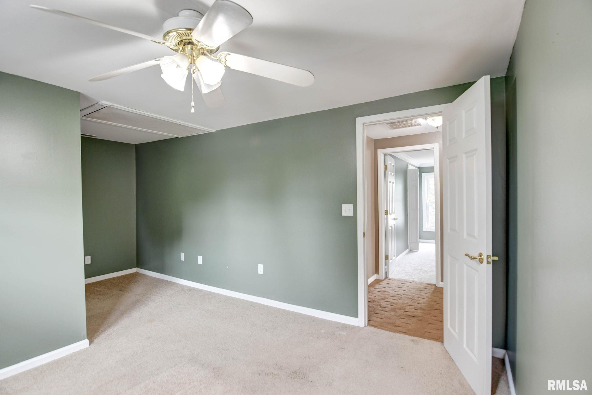 909 E Ash Street, Taylorville, Illinois image 37