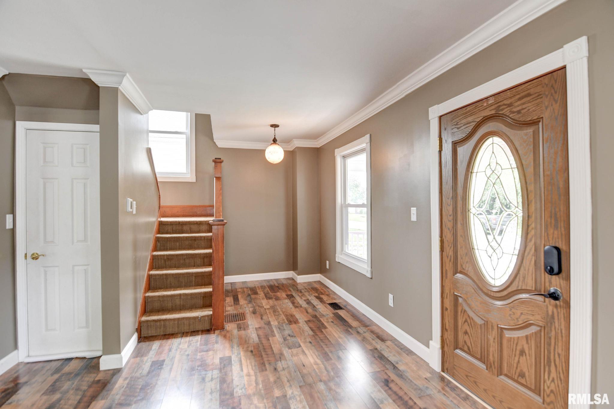 909 E Ash Street, Taylorville, Illinois image 17