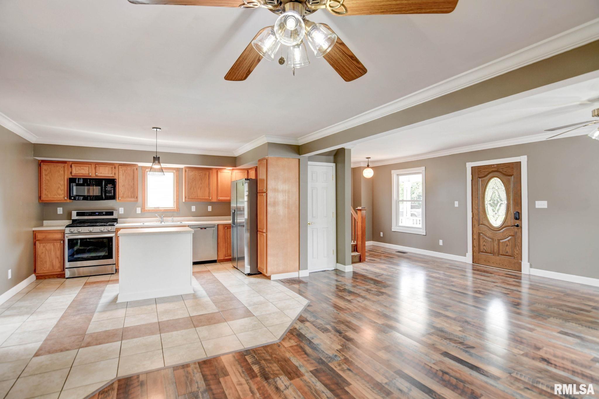 909 E Ash Street, Taylorville, Illinois image 15