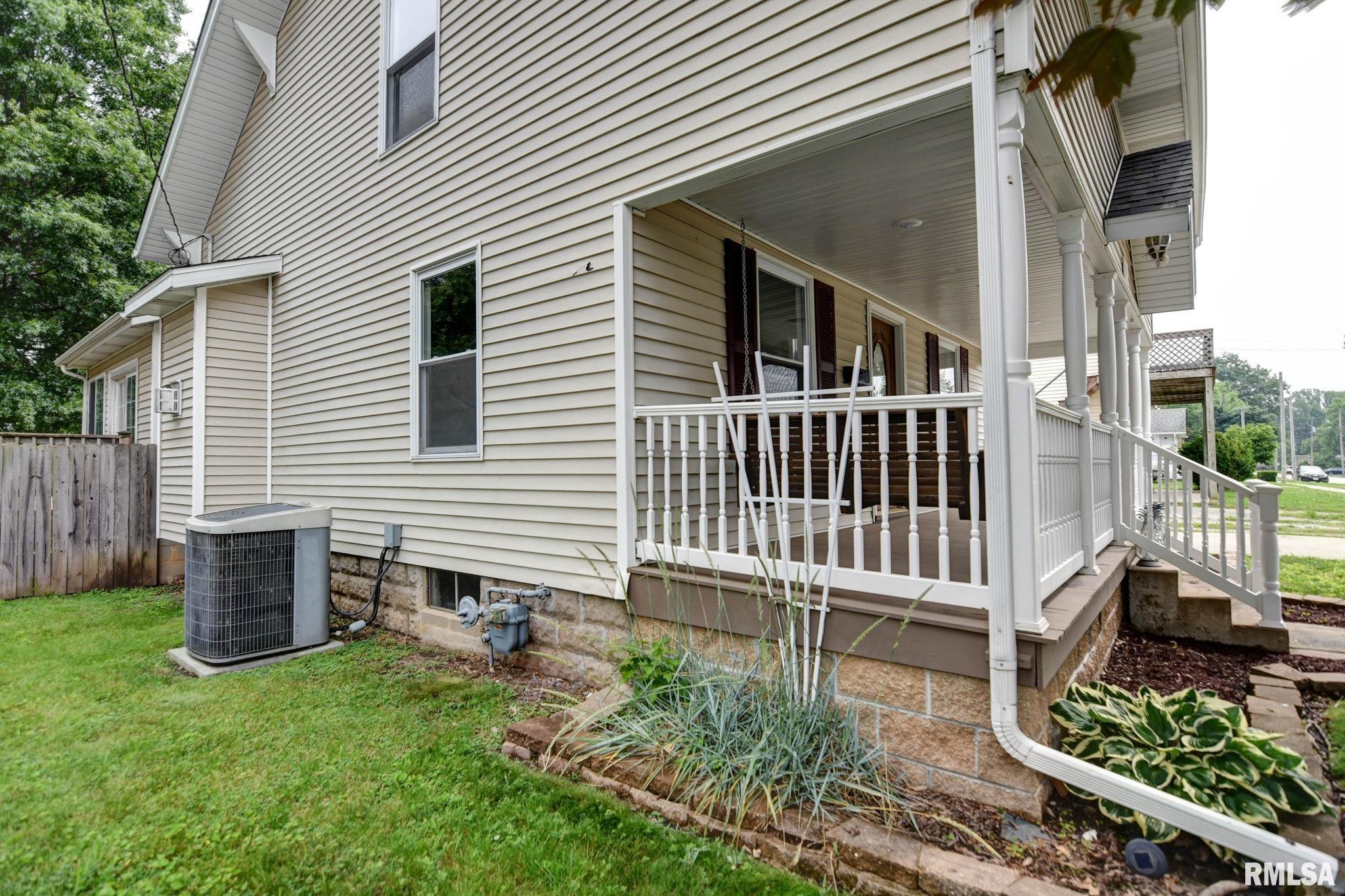 909 E Ash Street, Taylorville, Illinois image 23