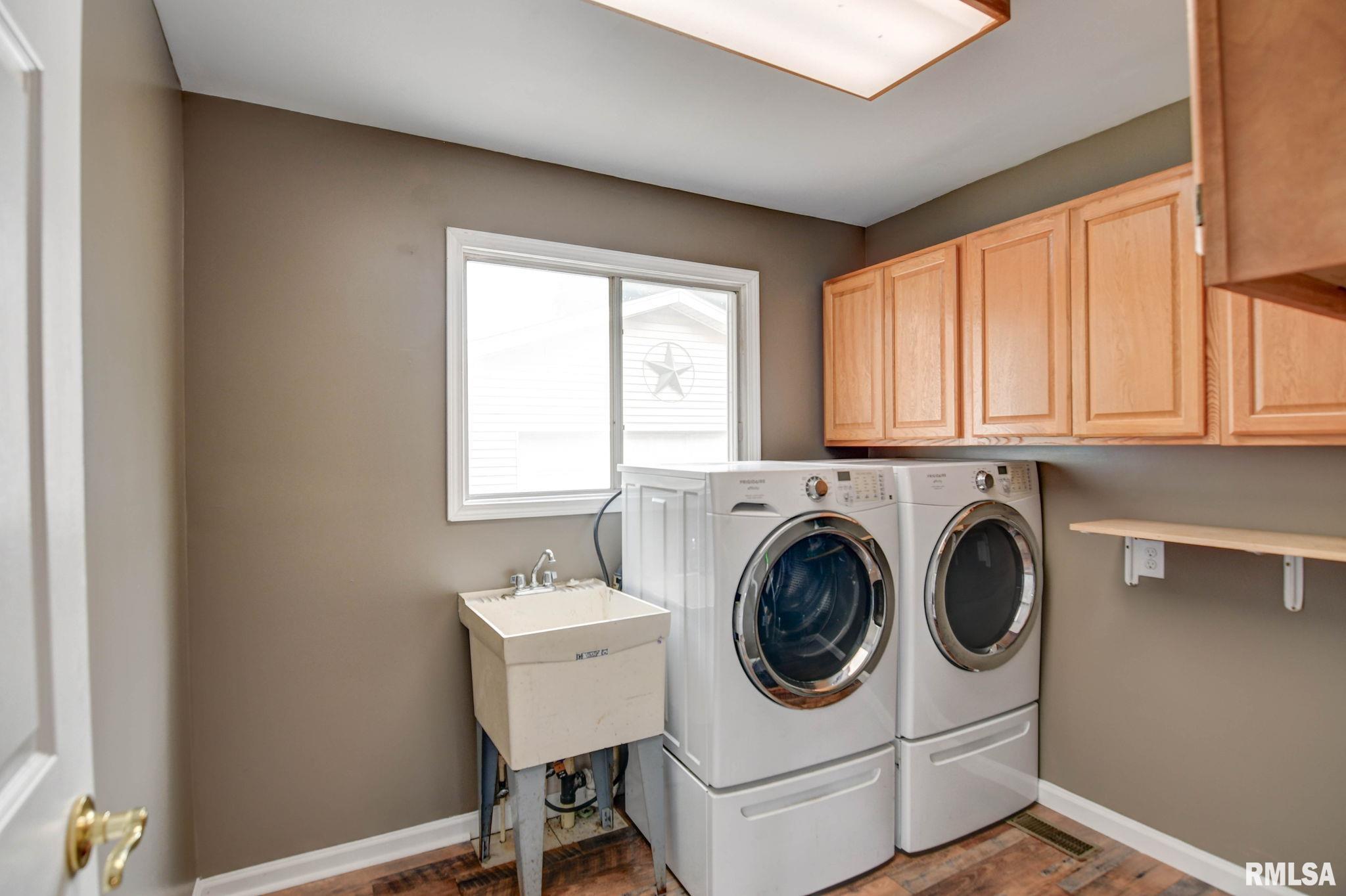 909 E Ash Street, Taylorville, Illinois image 26