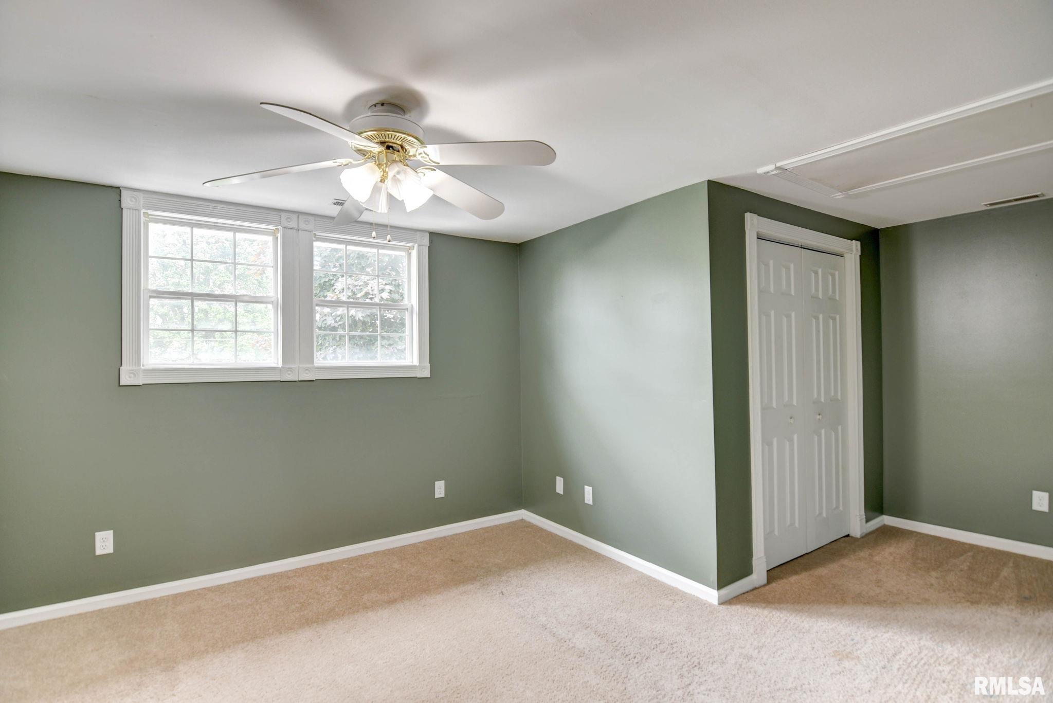 909 E Ash Street, Taylorville, Illinois image 36