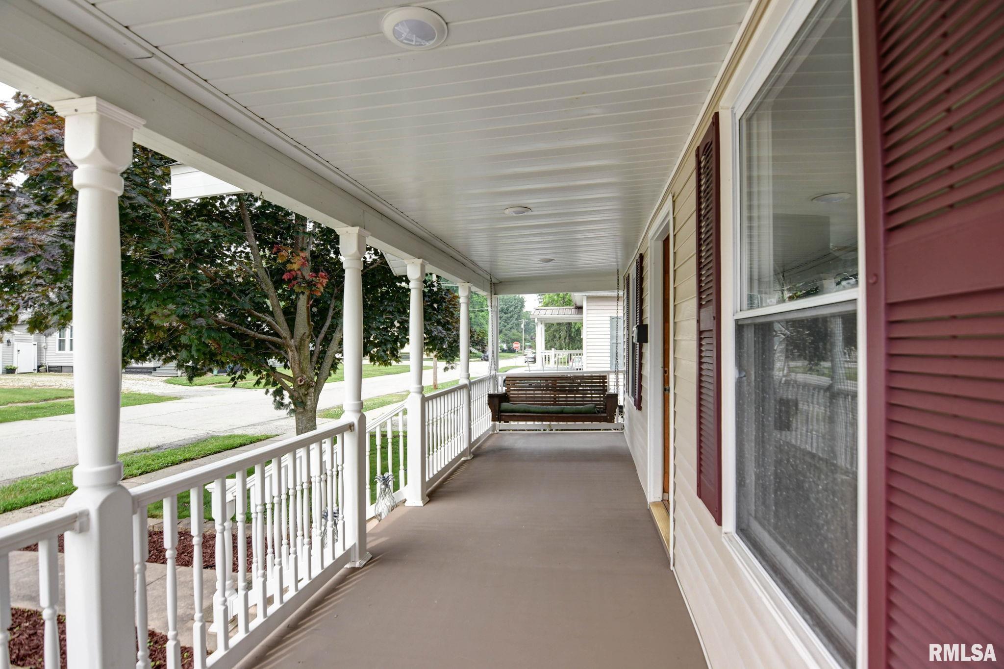 909 E Ash Street, Taylorville, Illinois image 4