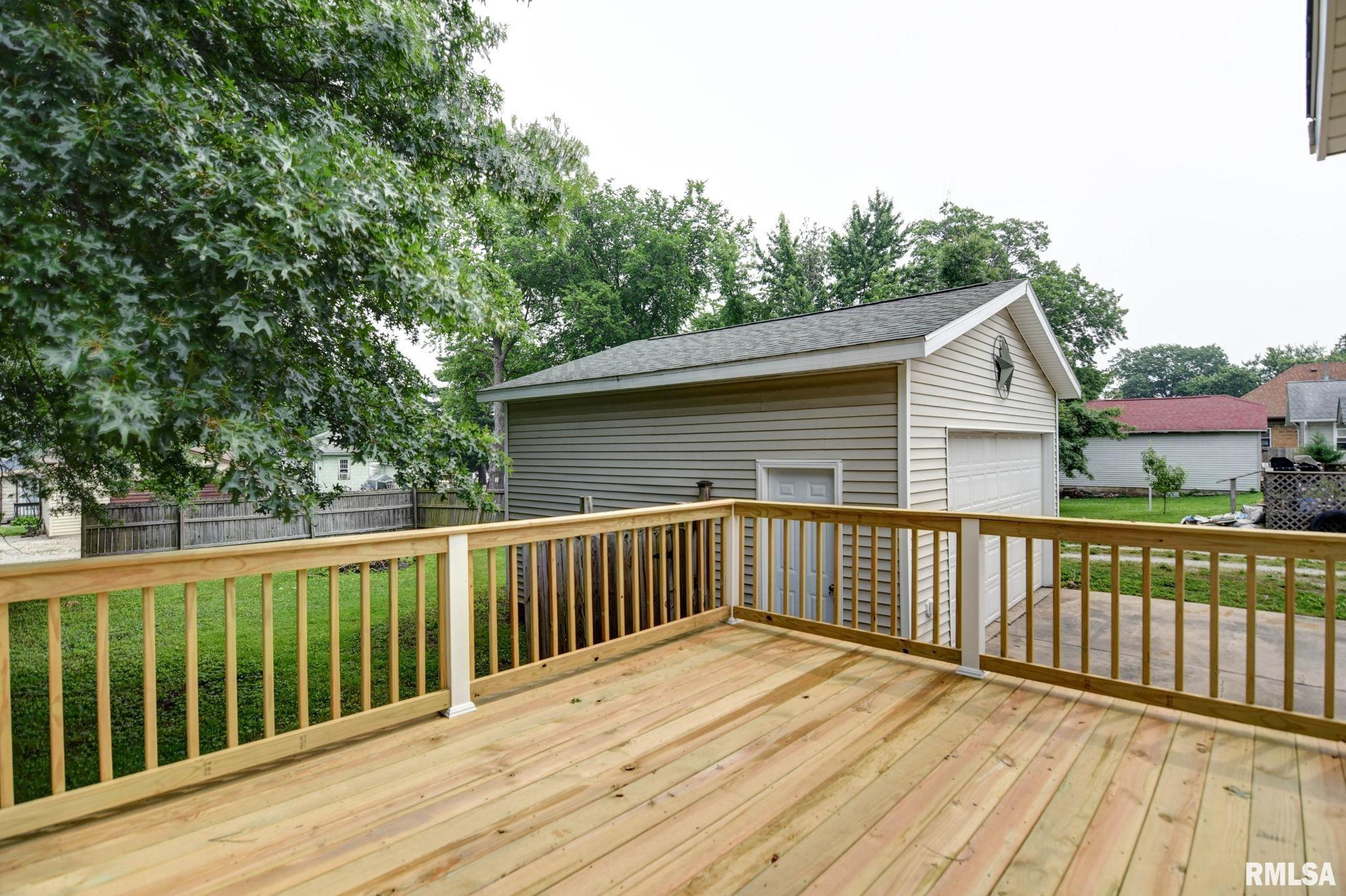 909 E Ash Street, Taylorville, Illinois image 48