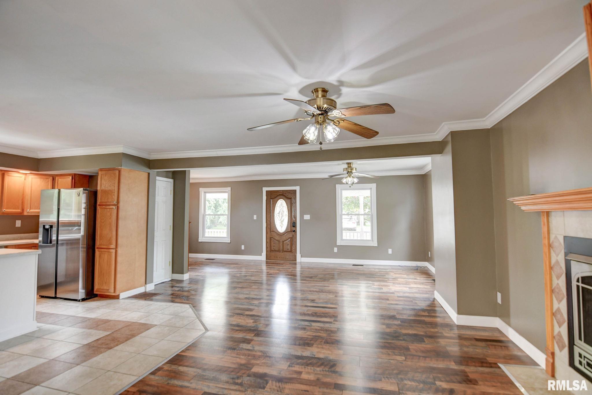 909 E Ash Street, Taylorville, Illinois image 16