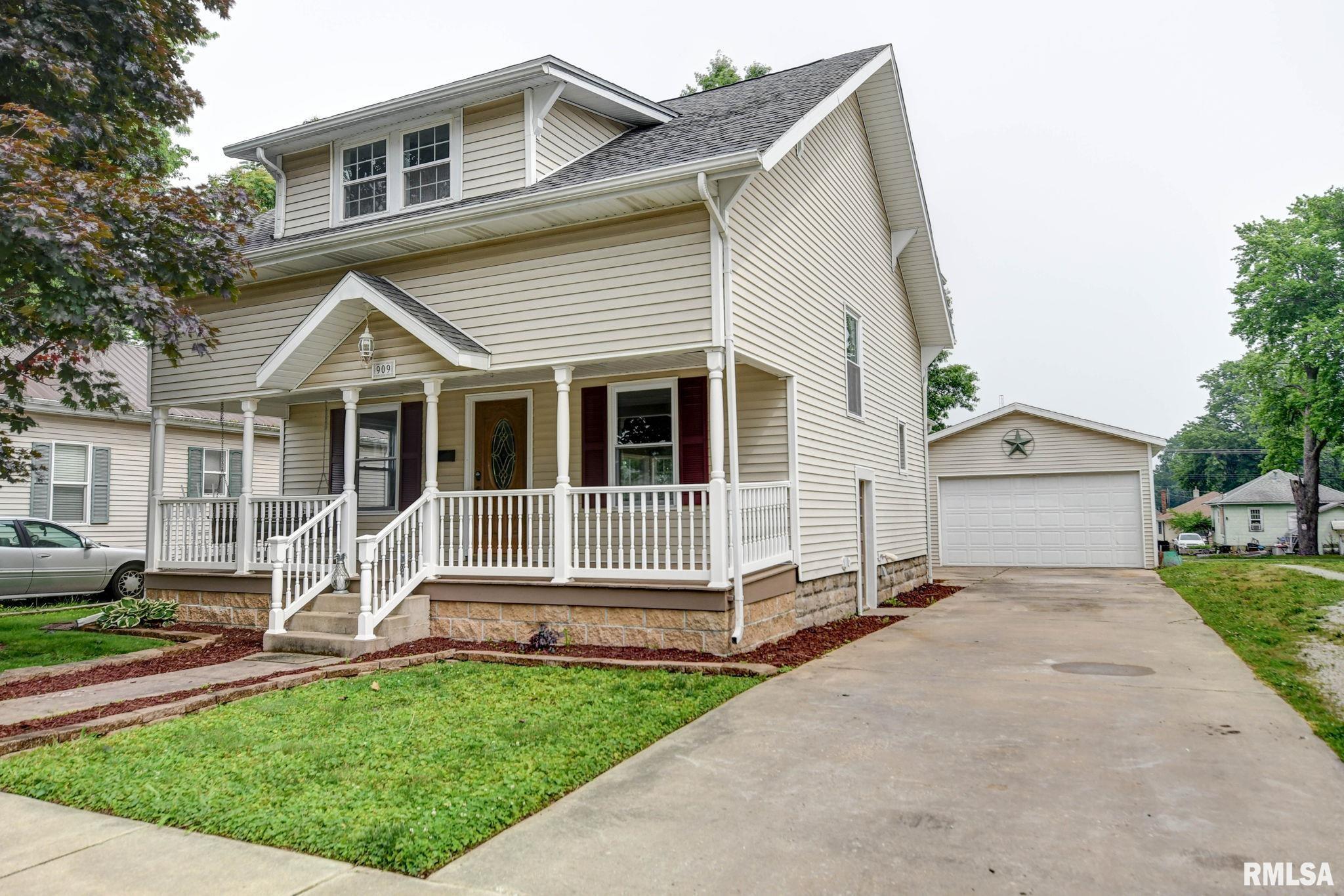 909 E Ash Street, Taylorville, Illinois image 1