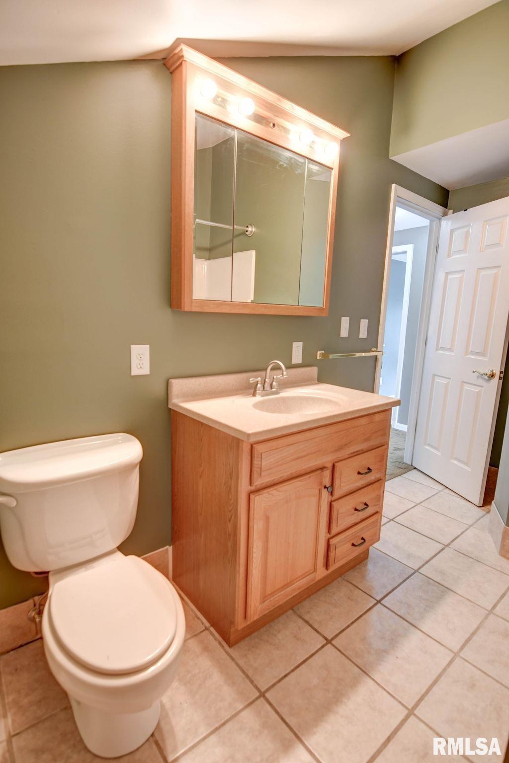 909 E Ash Street, Taylorville, Illinois image 33