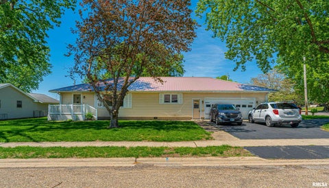 Homes For Sale - 320 N West Avenue<br/> Mason City, IL 62664