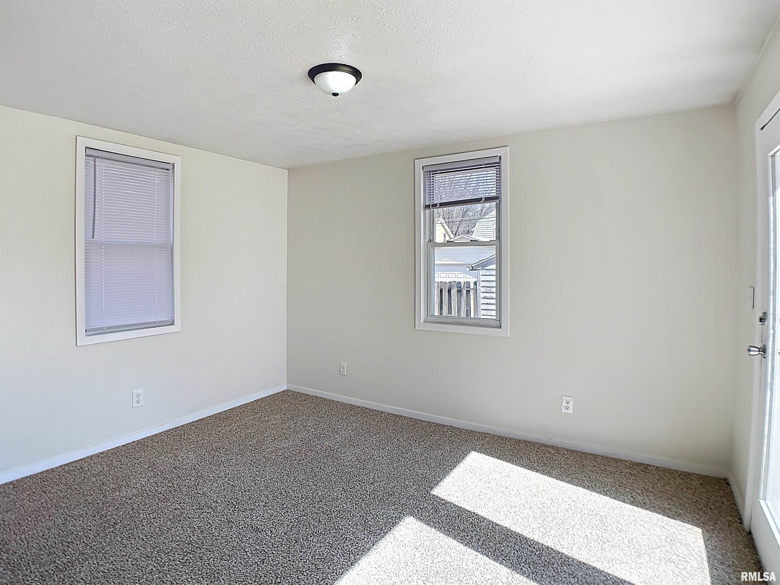 109 S Elmwood Avenue, Davenport, Iowa image 25
