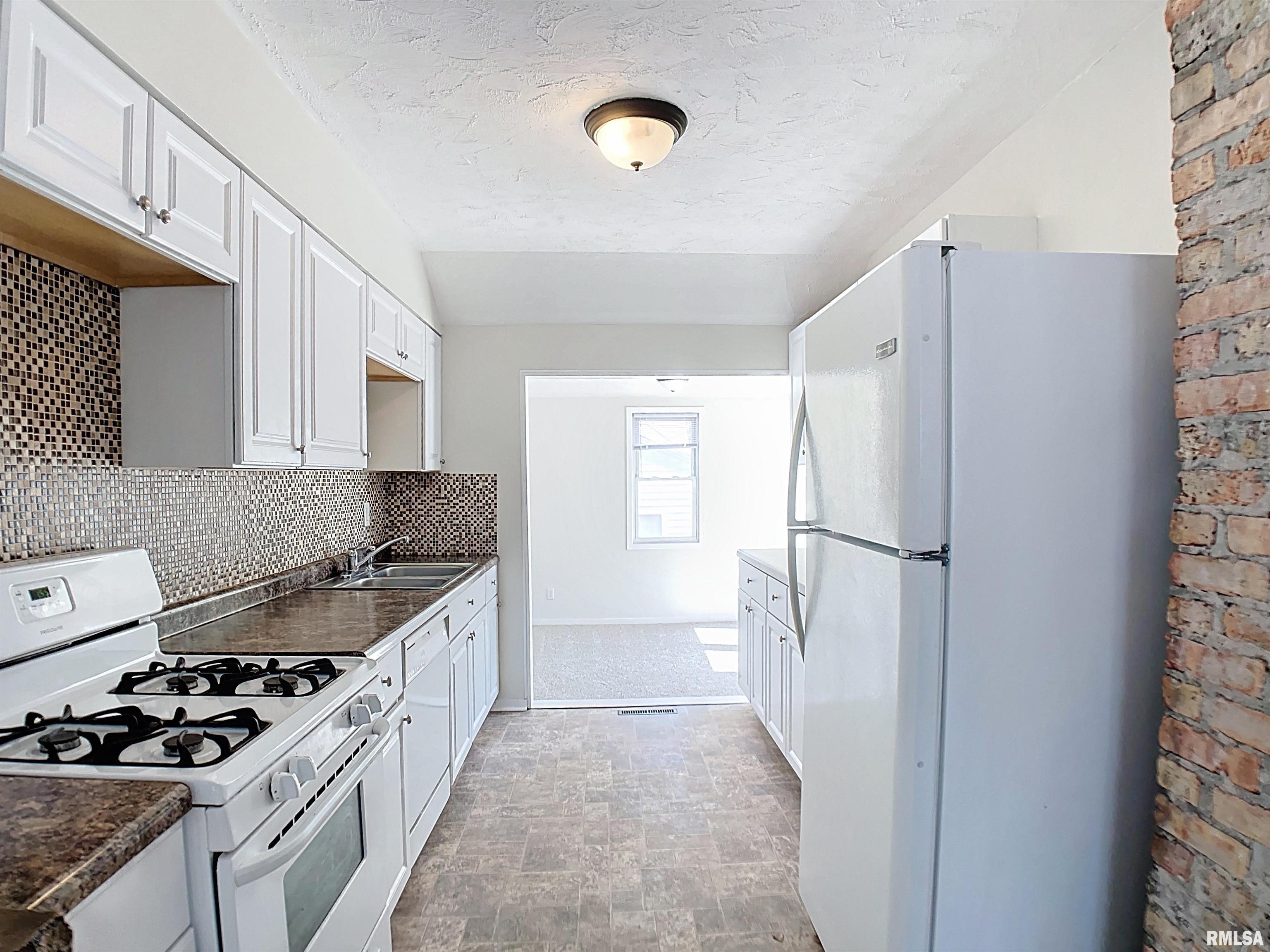 109 S Elmwood Avenue, Davenport, Iowa image 12