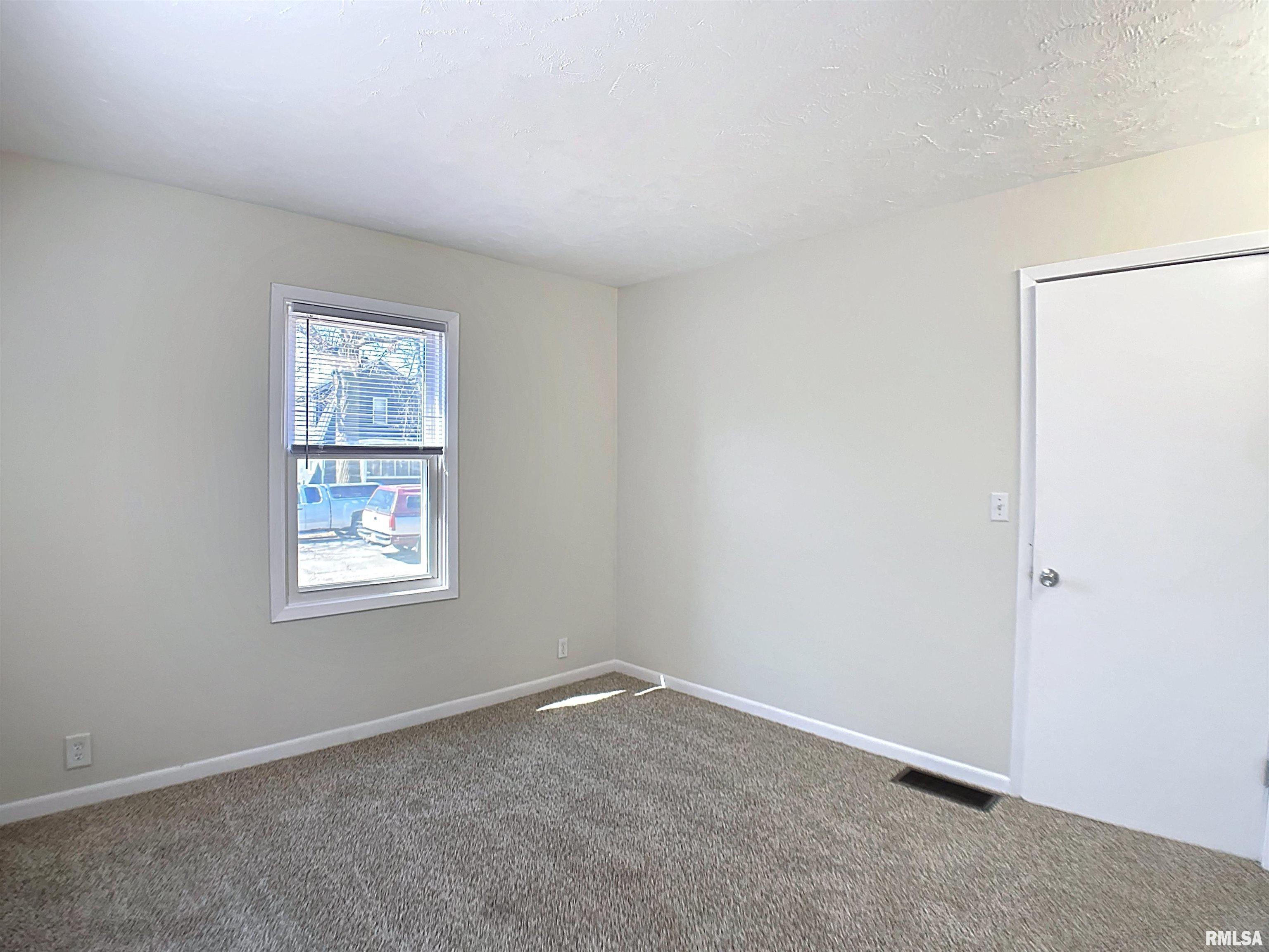 109 S Elmwood Avenue, Davenport, Iowa image 23