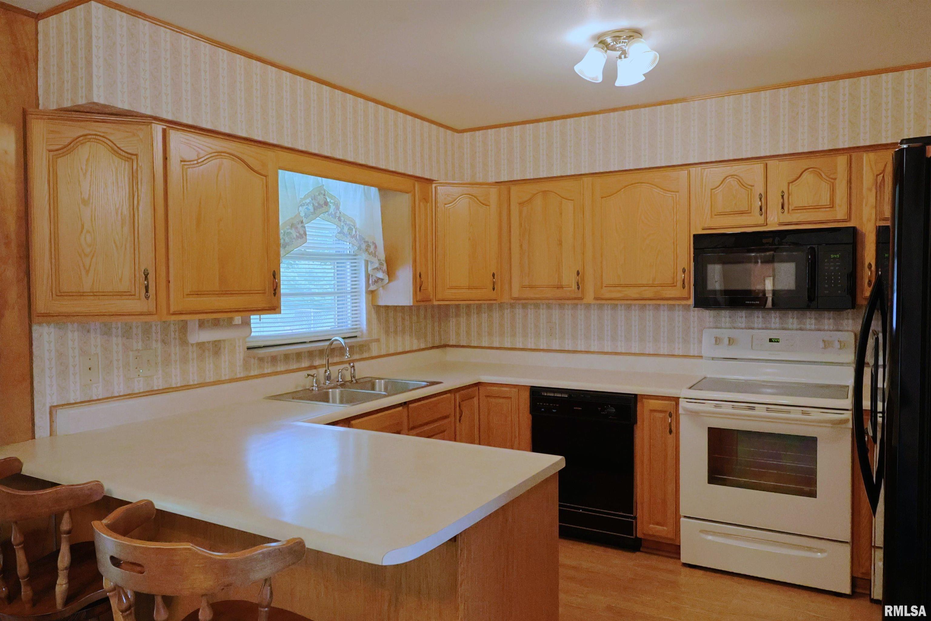 914 Meadow Lane, Salem, Illinois image 6