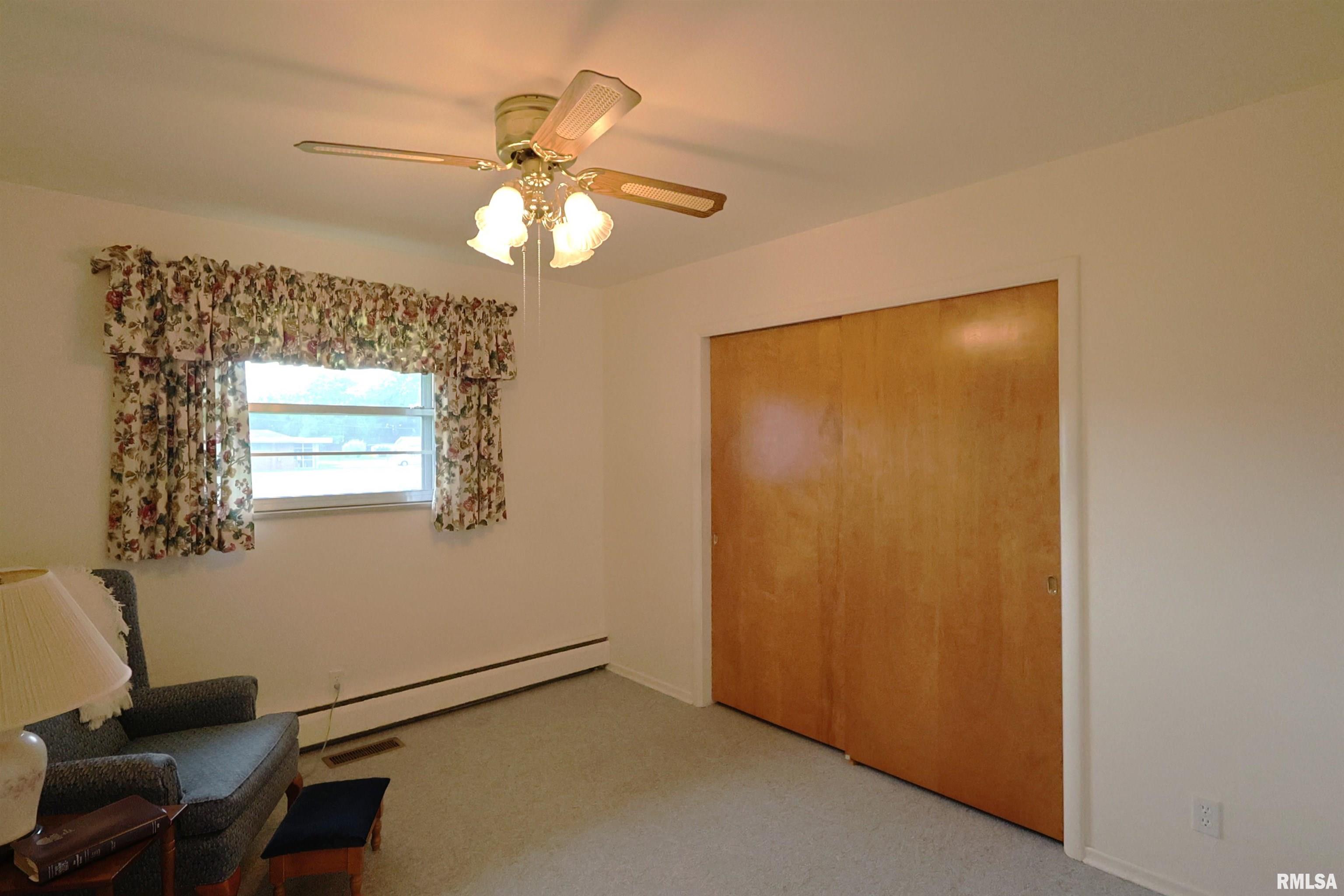 914 Meadow Lane, Salem, Illinois image 12
