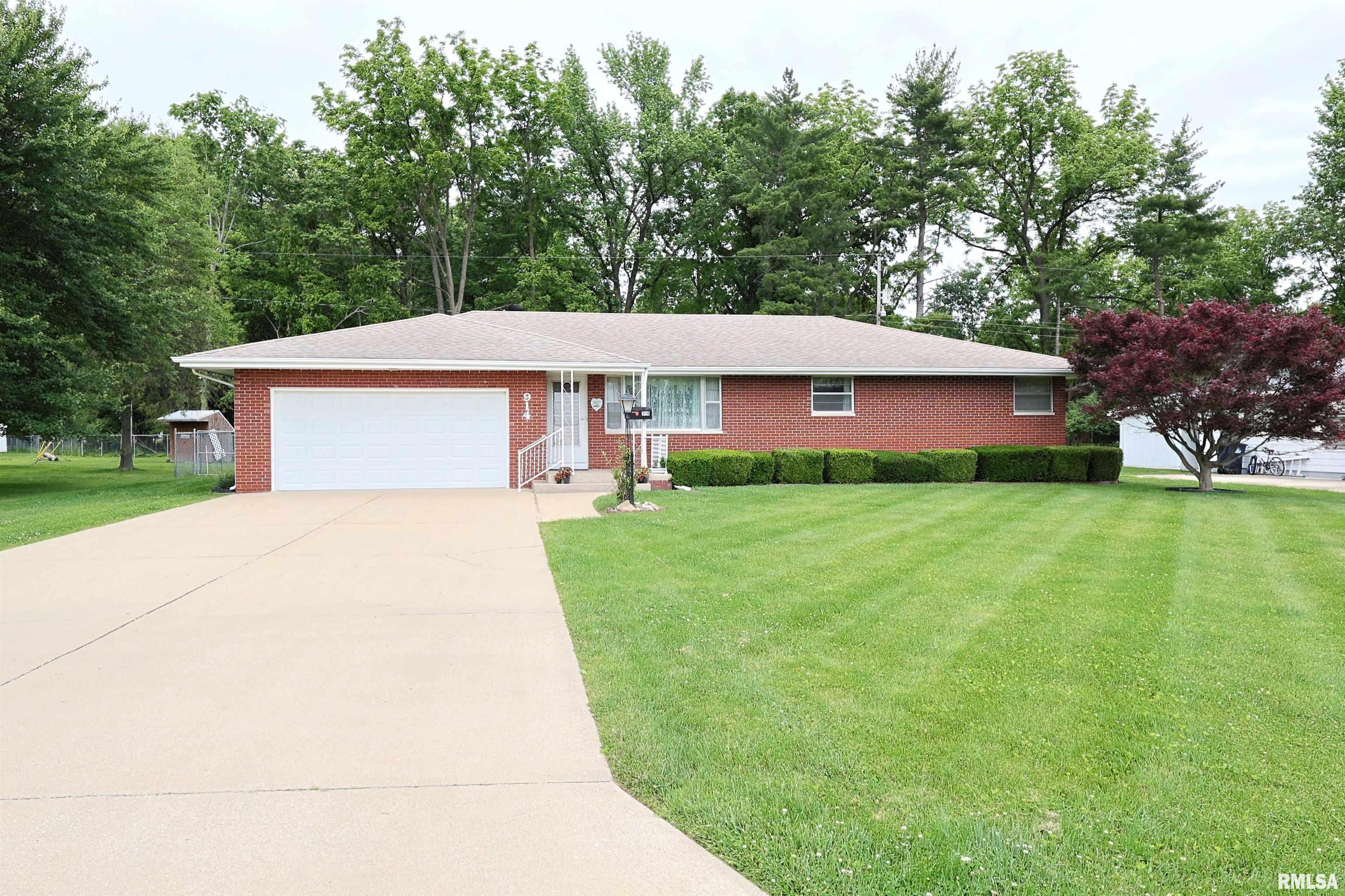 914 Meadow Lane, Salem, Illinois image 1