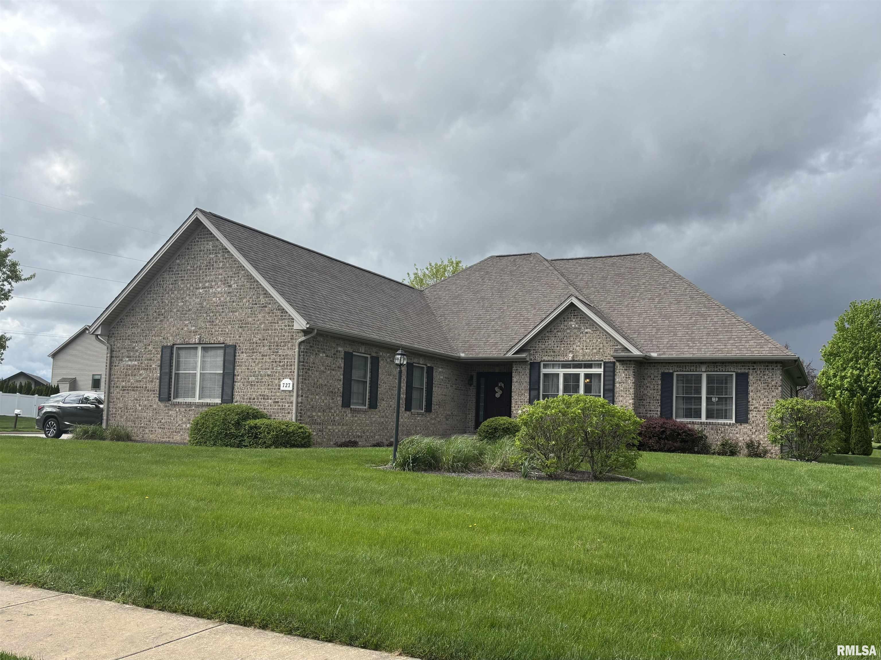 727 Thornridge Drive, Morton, Illinois image 1