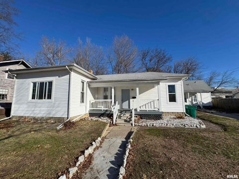 Homes For Sale - 128 W Adams Street<br/> Macomb, IL 61455