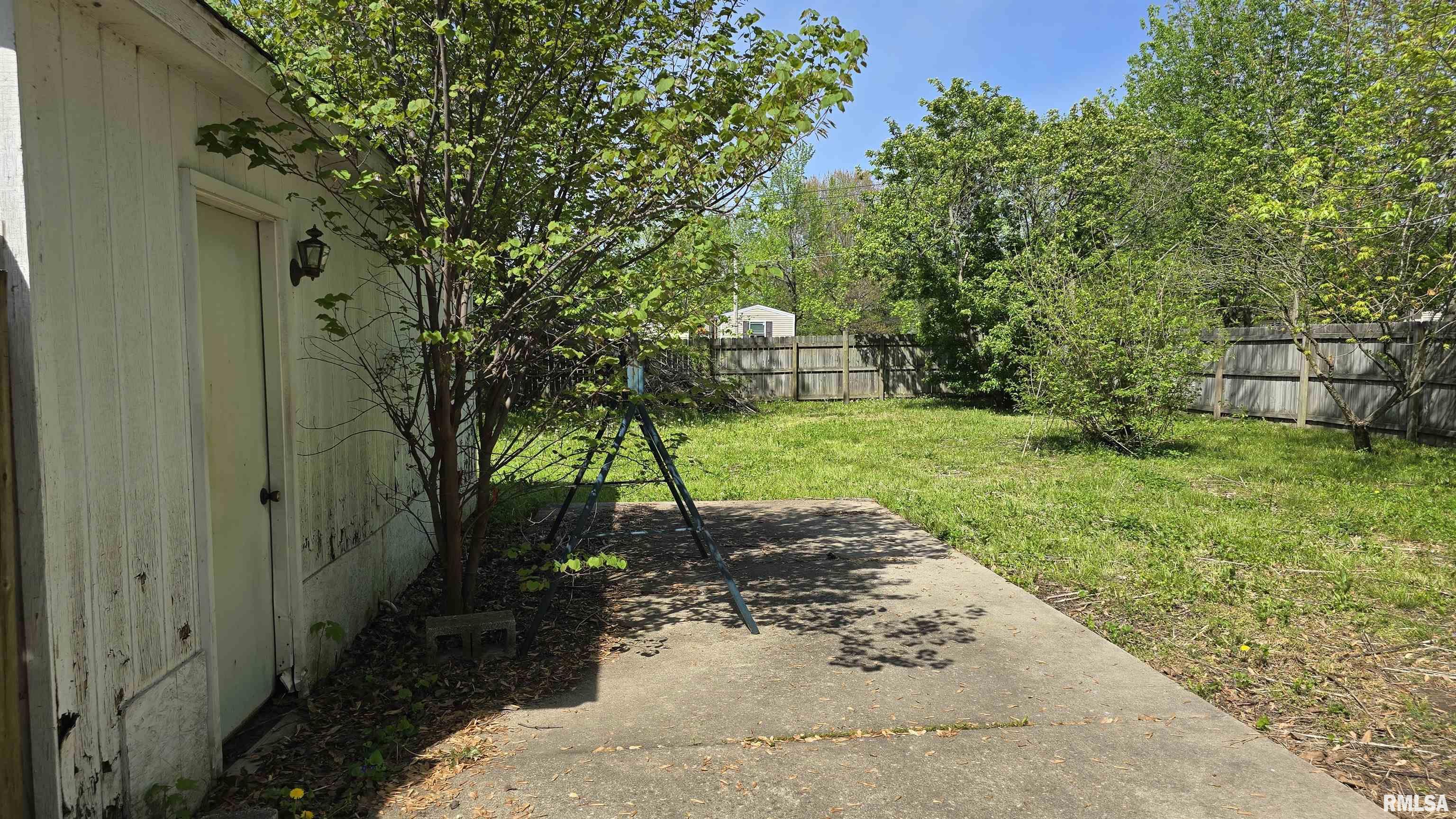 609 N Locust Street, Sesser, Illinois image 6