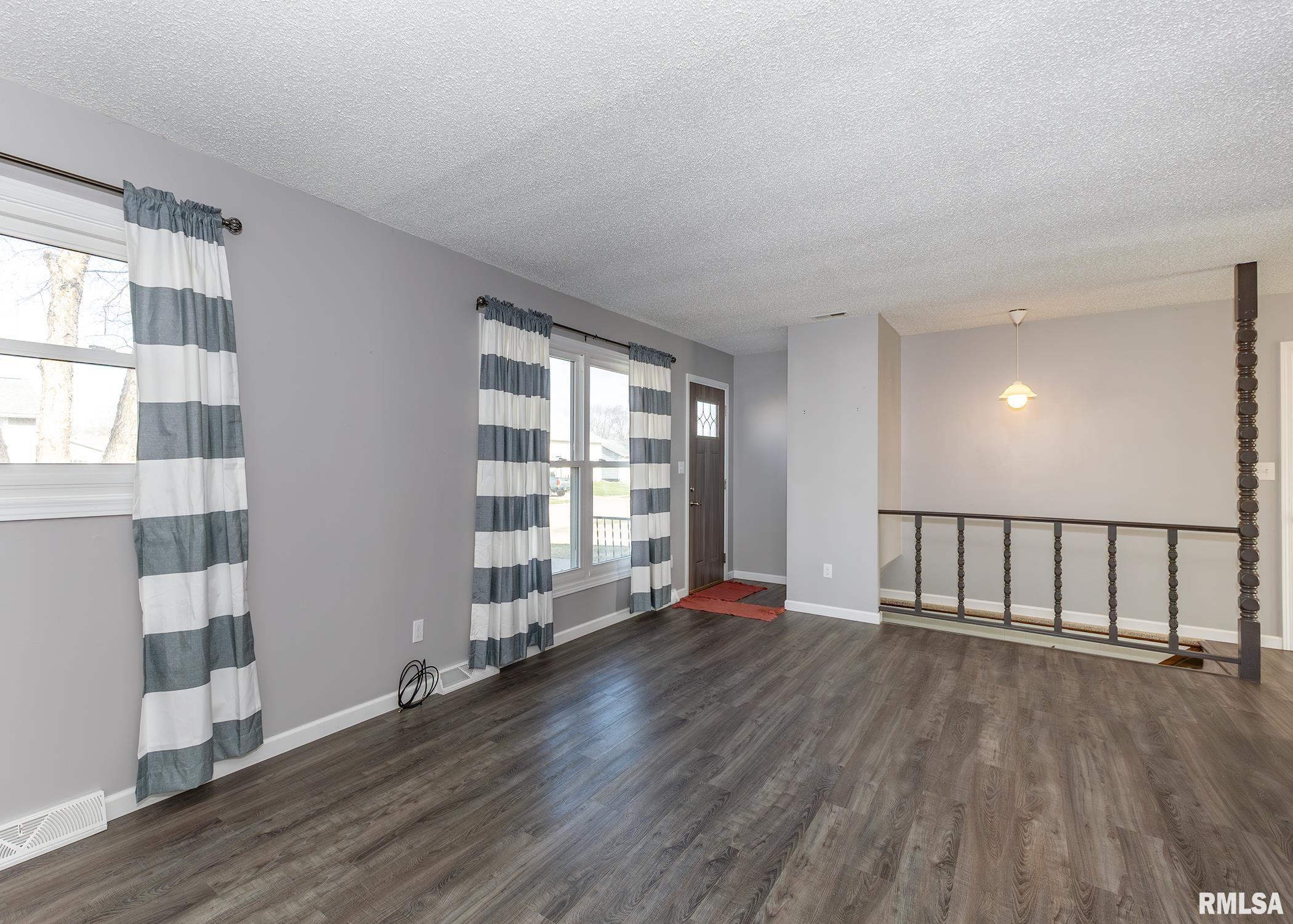 1446 18th Avenue, Camanche, Iowa image 6