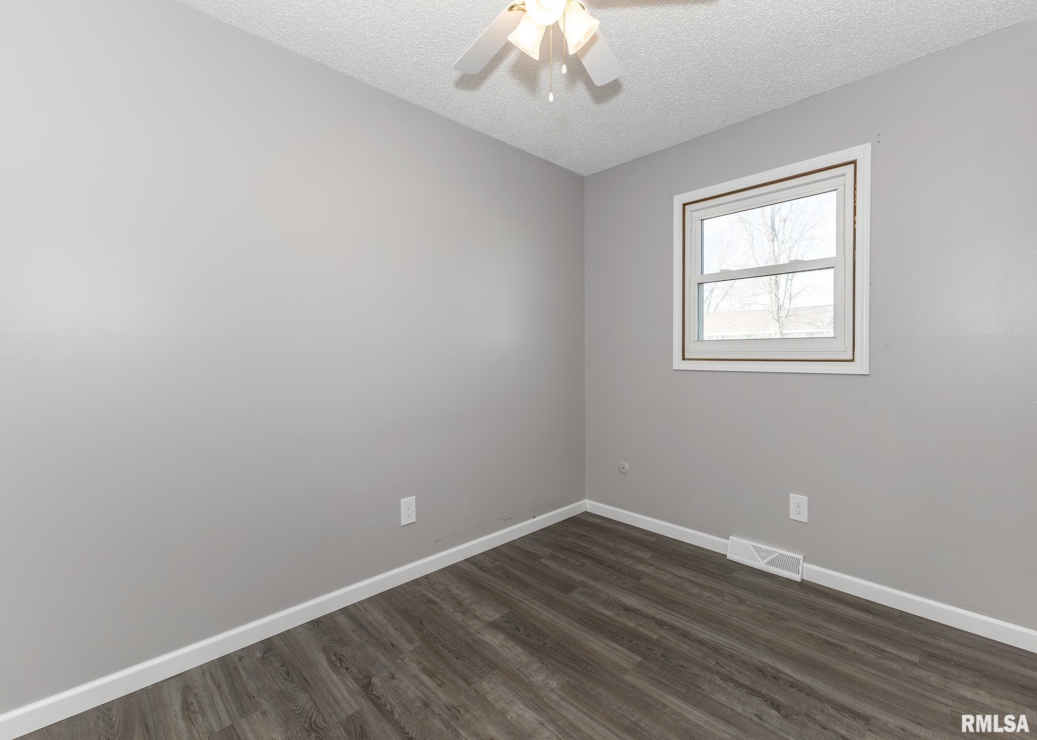1446 18th Avenue, Camanche, Iowa image 17