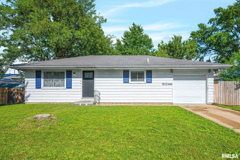 Homes For Sale - 1832 N Stever Avenue<br/> Peoria, IL 61604