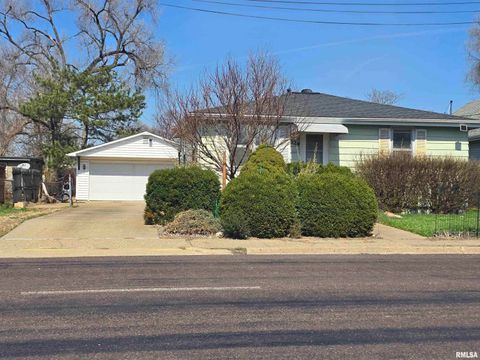 Photo of 324 EDMUND Street, East Peoria, IL 61611 (MLS # PA1266000)