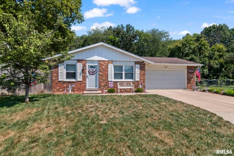 Homes For Sale - 127 E Hawkeye Way<br/> Springfield, IL 62707