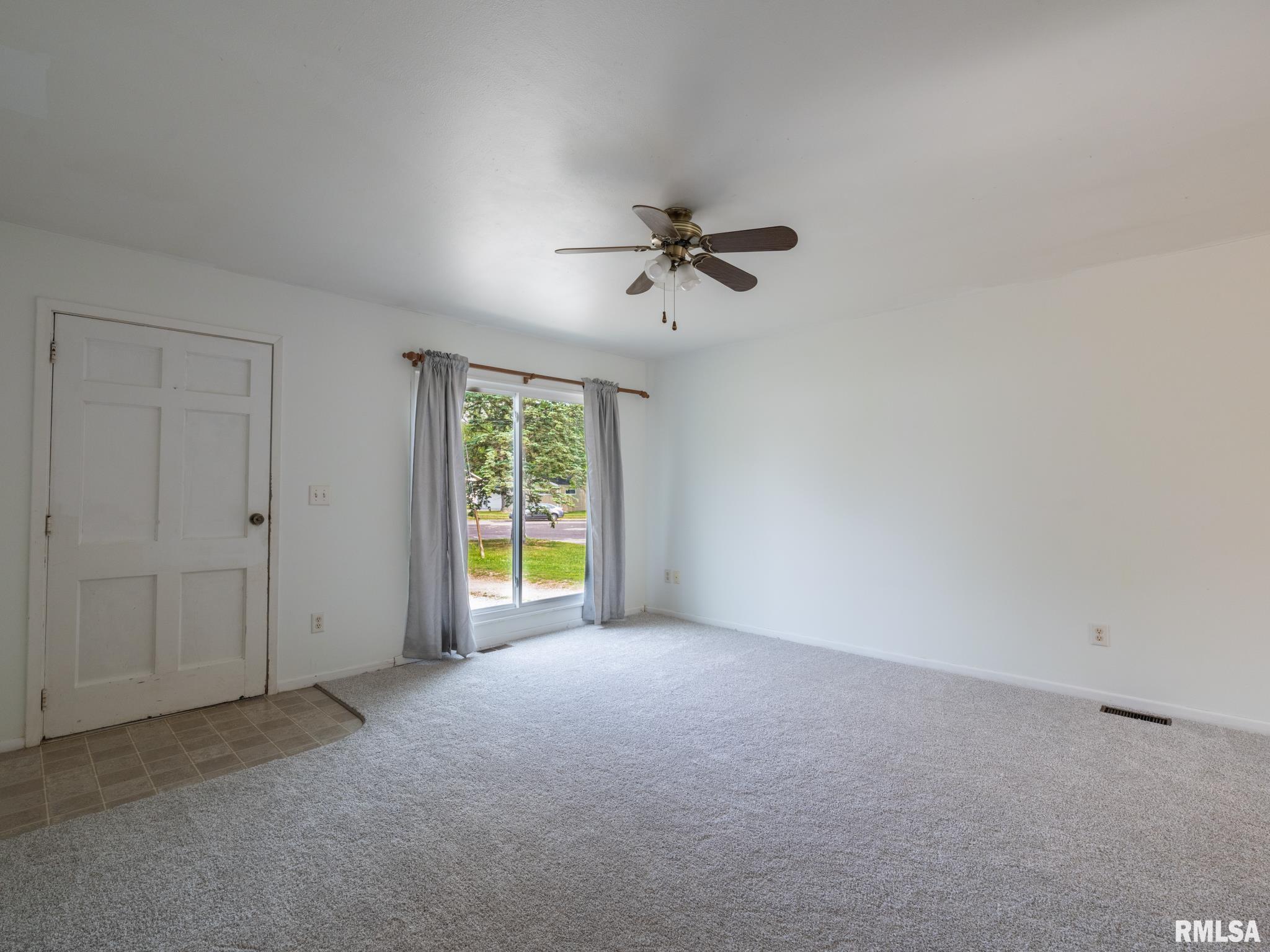 1703 Memorial Drive, Pekin, Illinois image 8