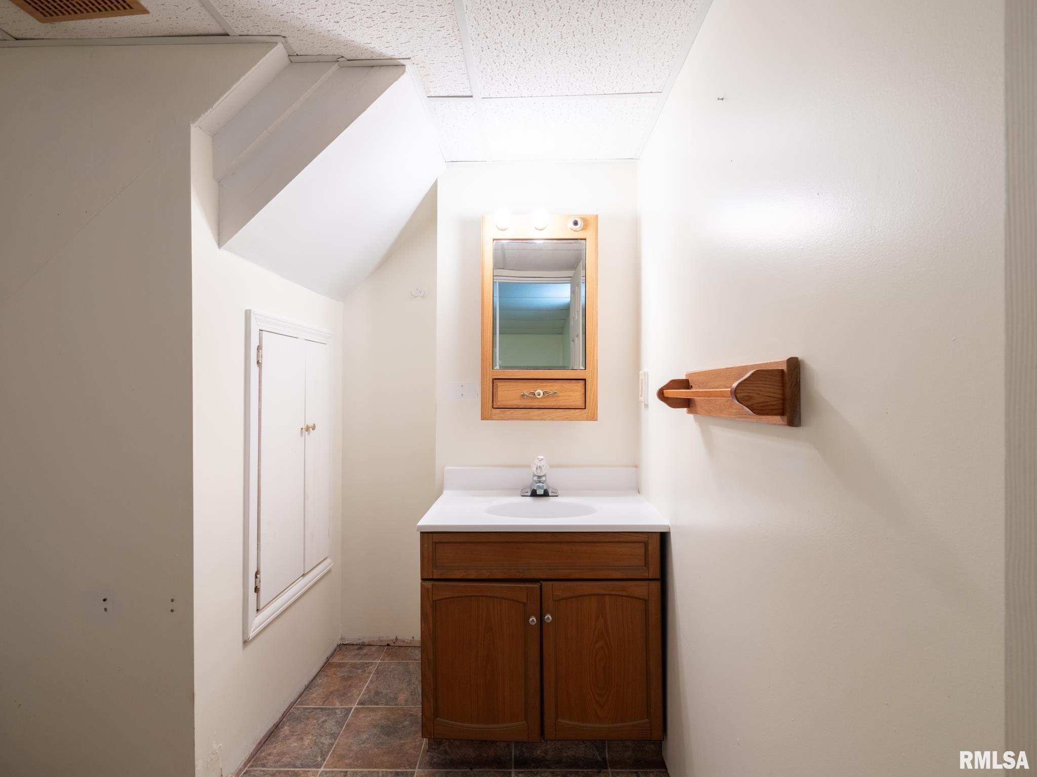 1703 Memorial Drive, Pekin, Illinois image 36