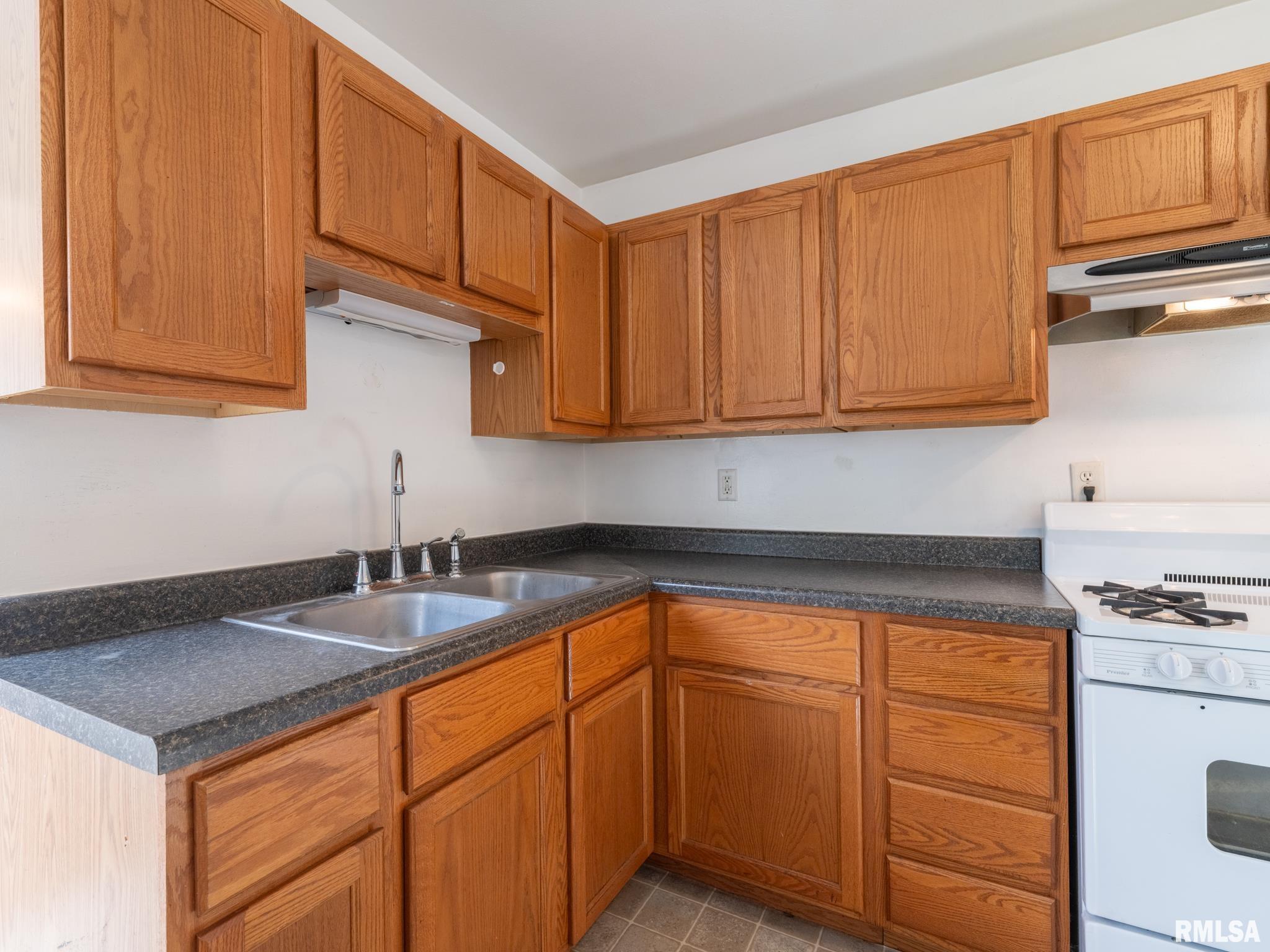 1703 Memorial Drive, Pekin, Illinois image 17
