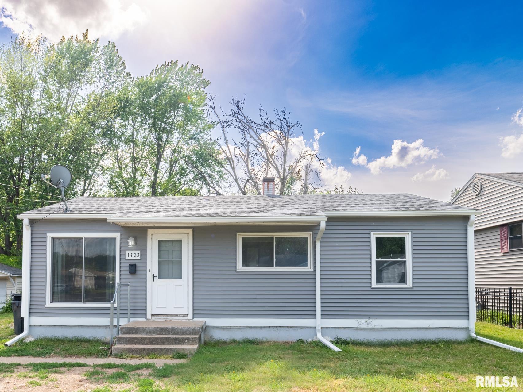 1703 Memorial Drive, Pekin, Illinois image 1