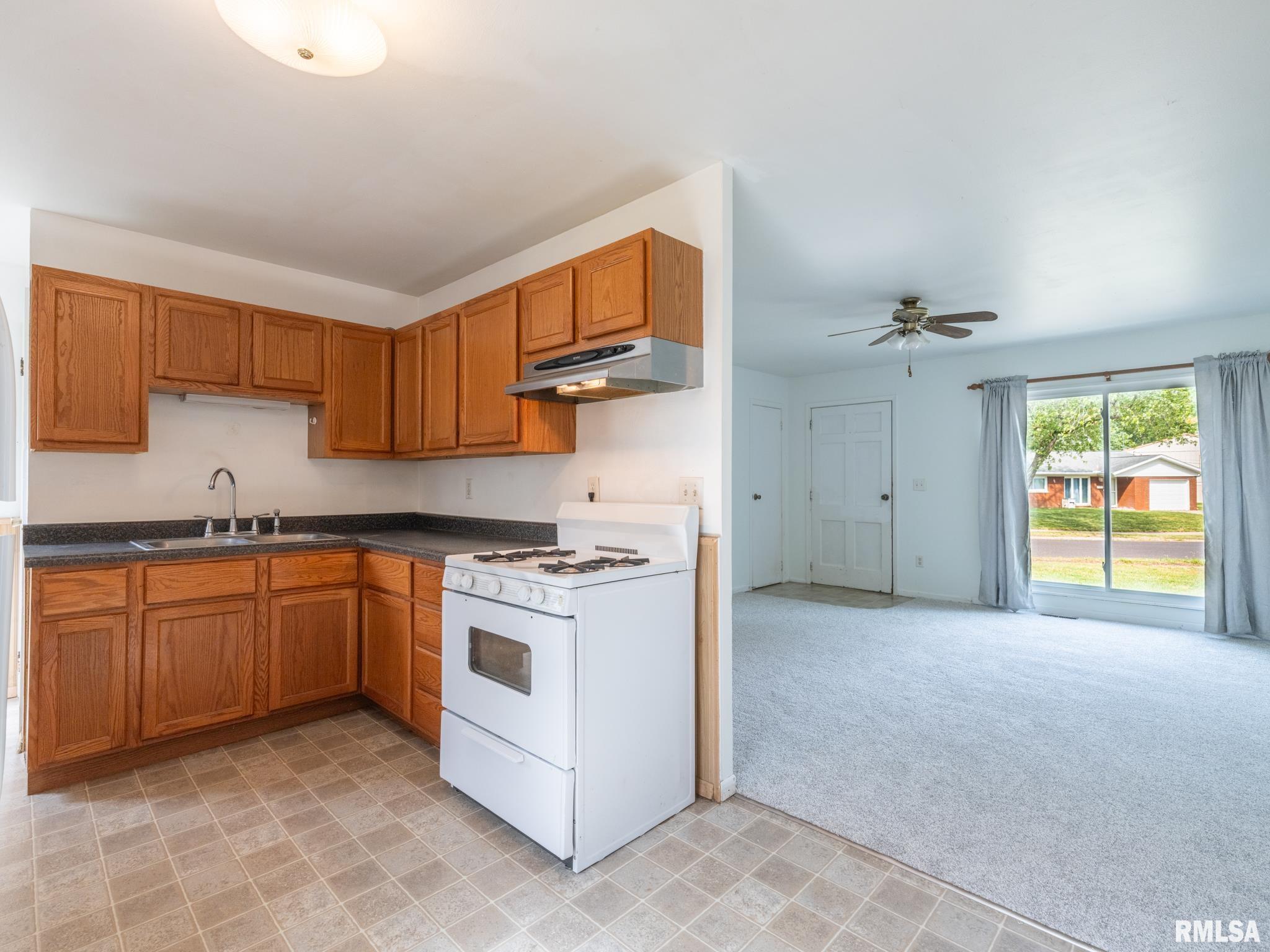 1703 Memorial Drive, Pekin, Illinois image 14