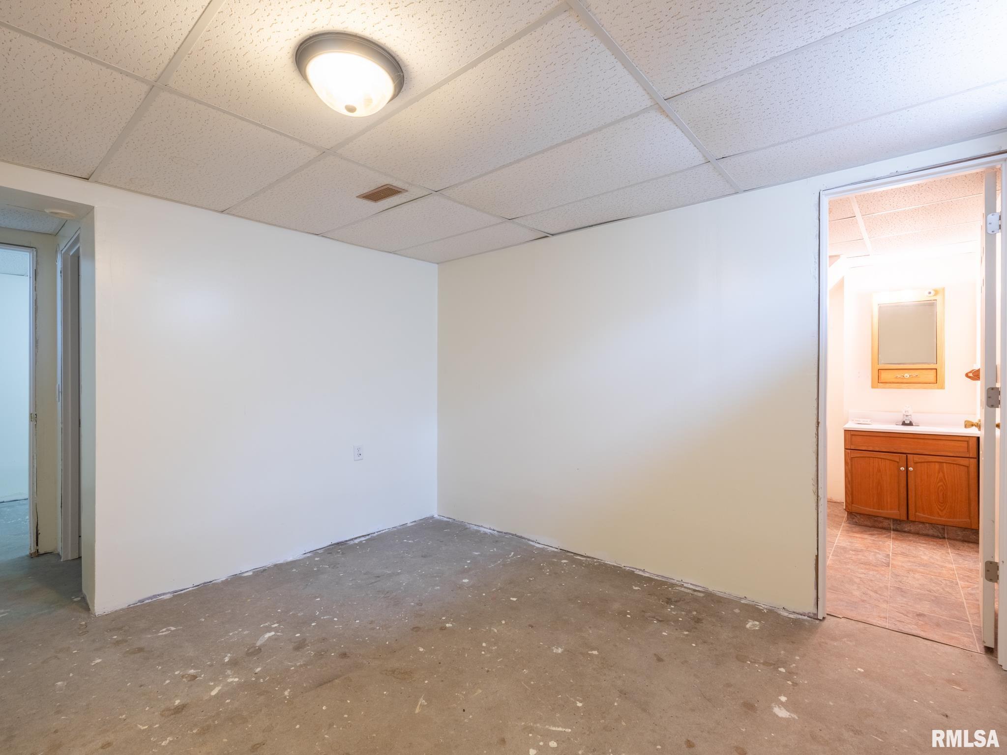 1703 Memorial Drive, Pekin, Illinois image 34