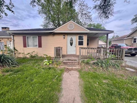 Photo of 1312 S 10TH Street, Pekin, IL 61554 (MLS # PA1266010)