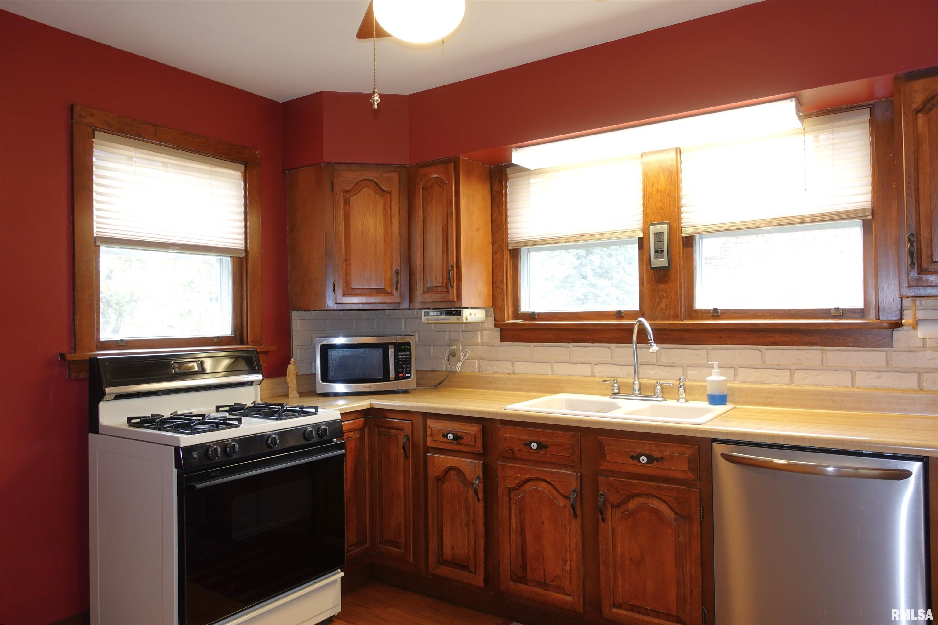 149 Olive Street, Galesburg, Illinois image 11