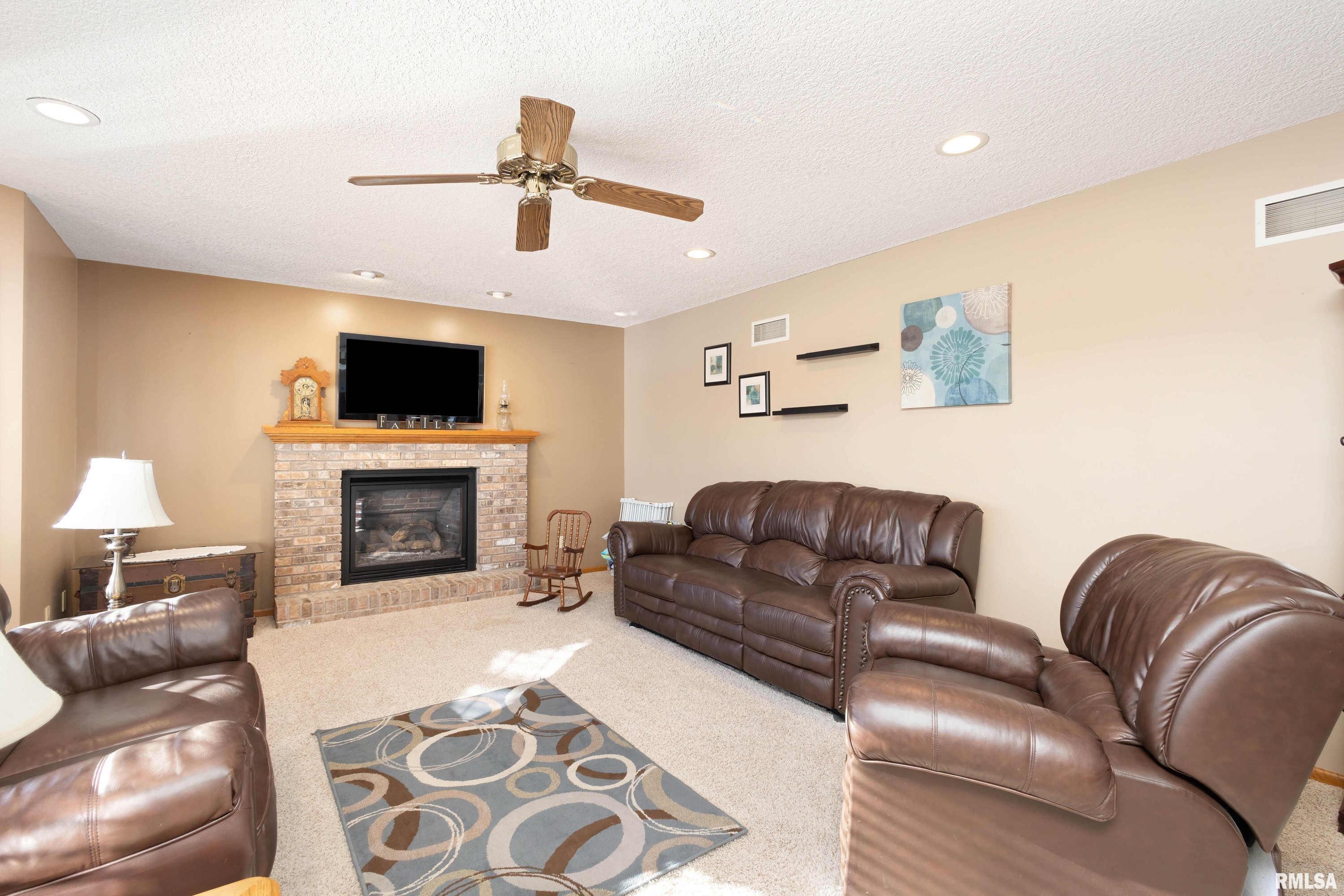 12435 70th Avenue, Blue Grass, Iowa image 8