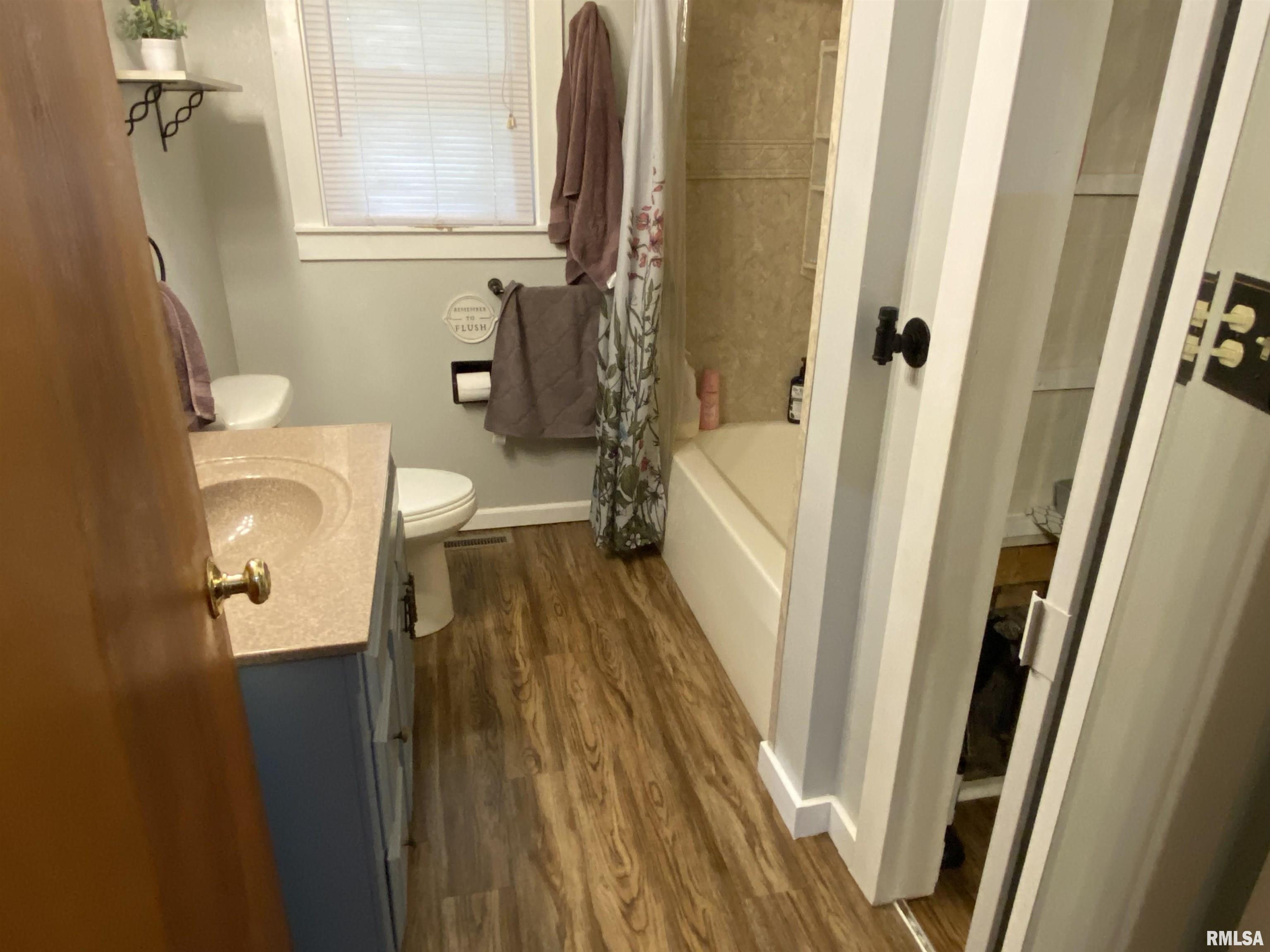 490 W Pine Street, Canton, Illinois image 13