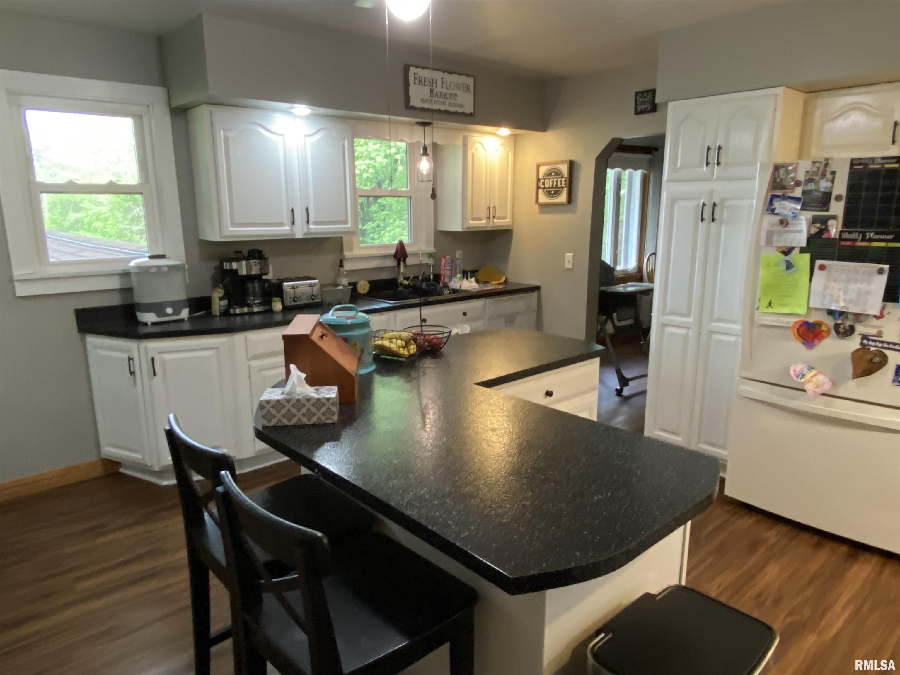 490 W Pine Street, Canton, Illinois image 9