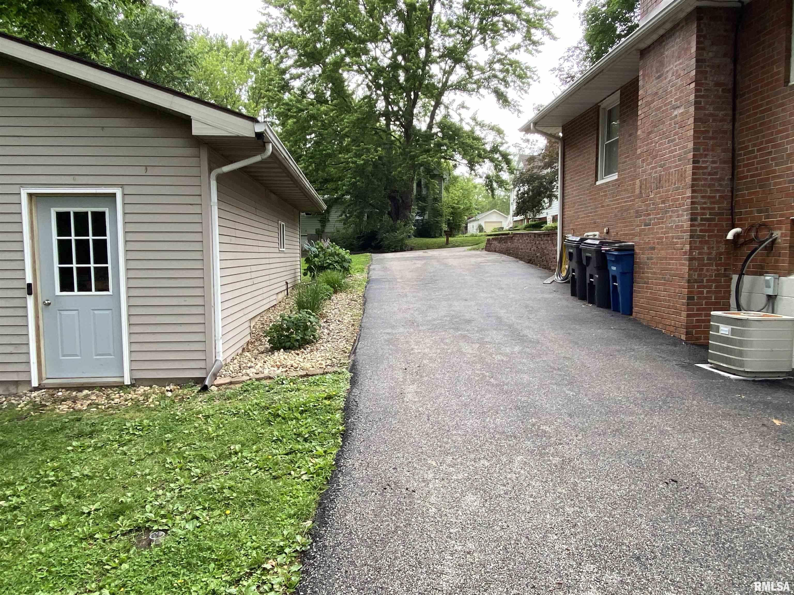 490 W Pine Street, Canton, Illinois image 26