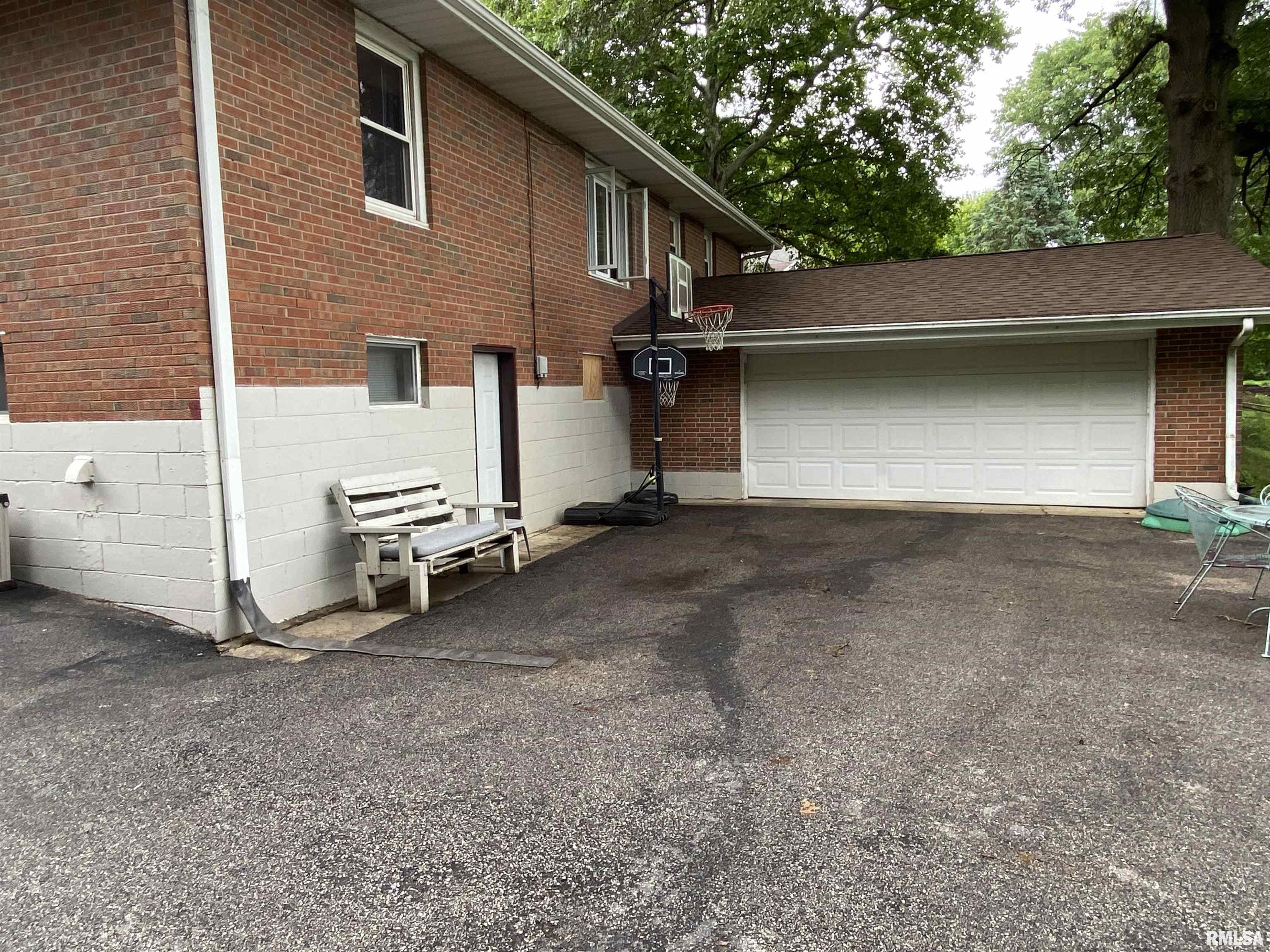 490 W Pine Street, Canton, Illinois image 27
