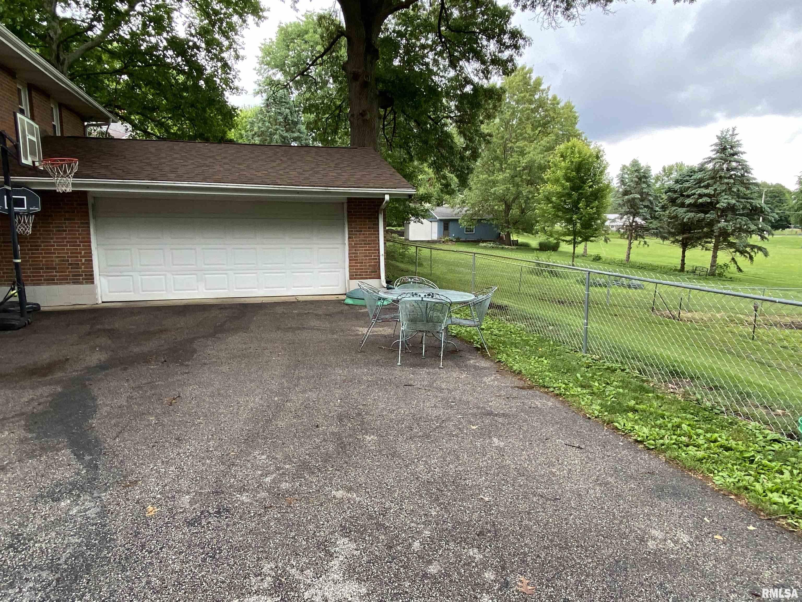 490 W Pine Street, Canton, Illinois image 28