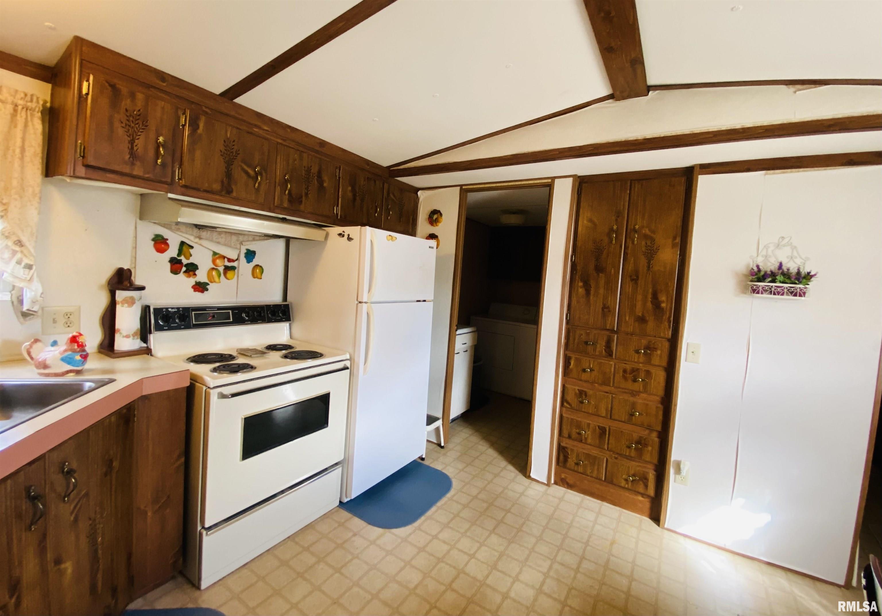832 Dewey Street, Eldorado, Illinois image 8